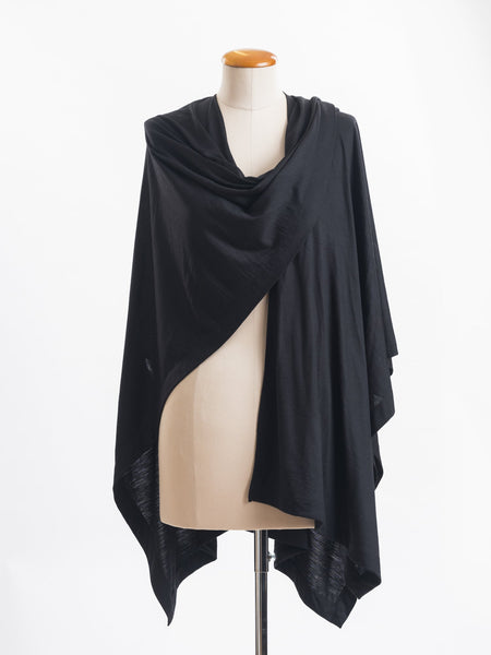Simply pop one side of the Muse Bamboo Wrap over your shoulder to achieve this gorgeous  look, the natural grip of the fabric holds it effortlessly in place, while the stretch gives you a great range of movement.