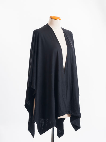 With the black Muse Merino wool wrap, it's easy to achieve different looks.